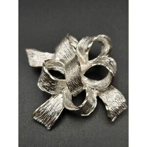 TONA Mid-century Textured Diamond Cut 3D Bow Design Brooch Silvertone